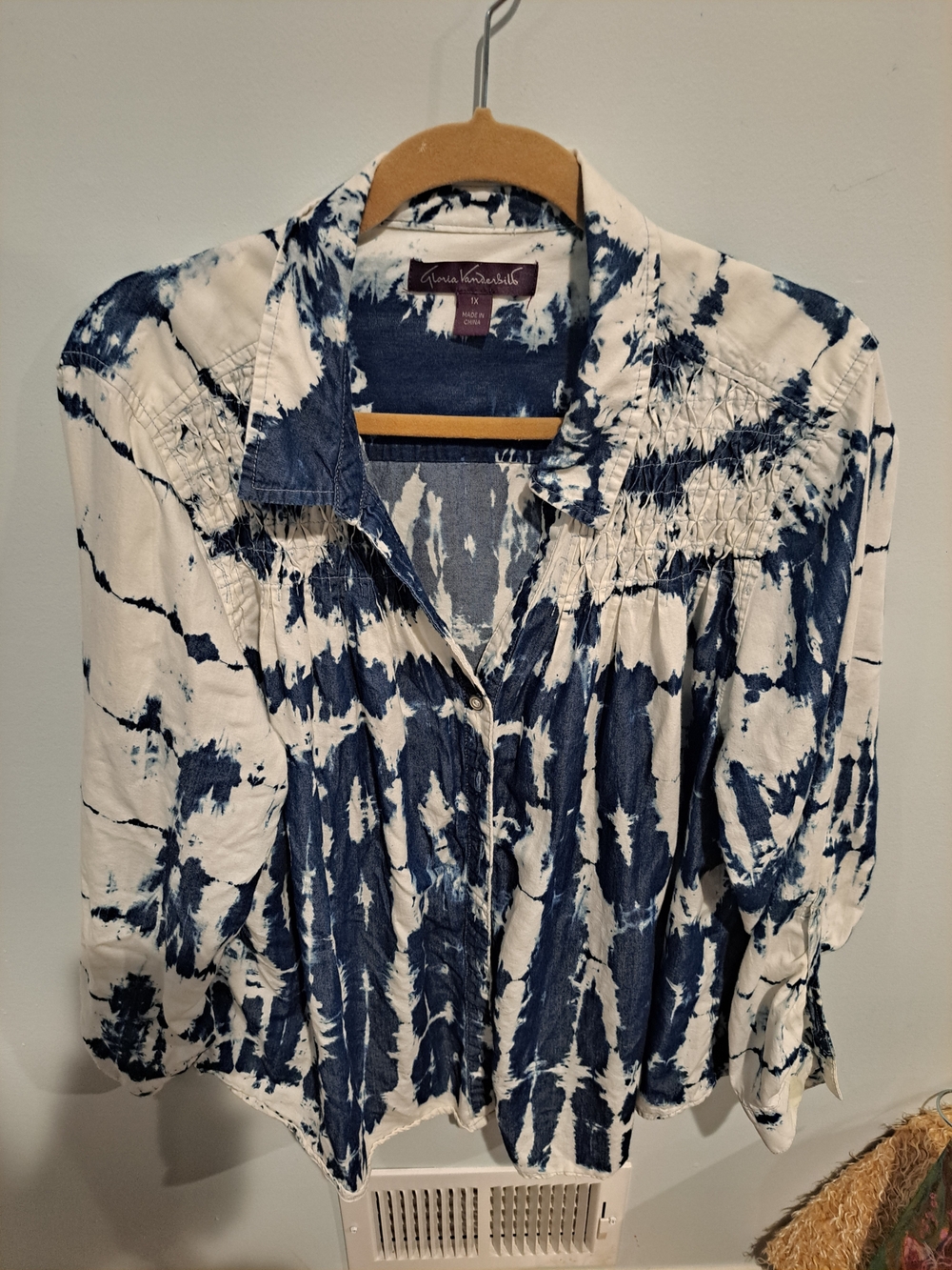 Gloria Vanderbilt Blue and White Tie-Dye Button-Front Shirt